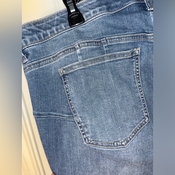 Torrid NWOT Distressed Premium Stretch Bombshell Skinny 5 Button Jeans Sz 22R - Picture 11 of 15